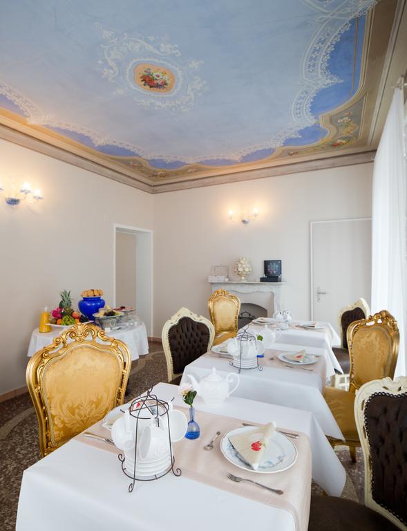 Couette-café Boutique Sarnia 2*